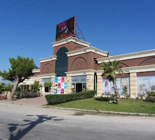 Einkaufszentrum vor Hotel Iberotel Palm Garden