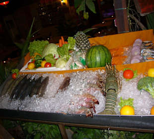 Frische Auslage vor dem Restaurant
