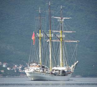 Segelschulschiff-Jadran läuft aus