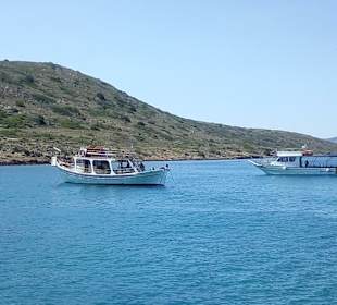 Ausflugsschiffe vor Spinalonga