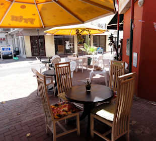 Blick auf die Außenplätze des Restaurants