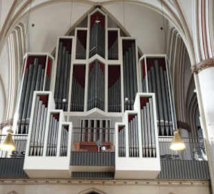 Die Hauptorgel der Petrikirche