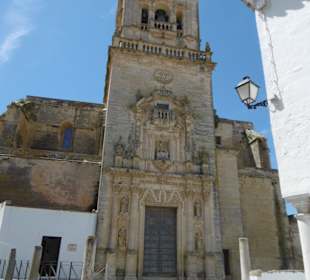 Kirchturm mit Haupteingang