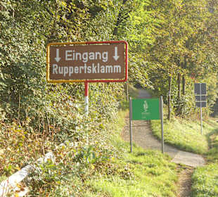 Hinweisschild an der Strasse