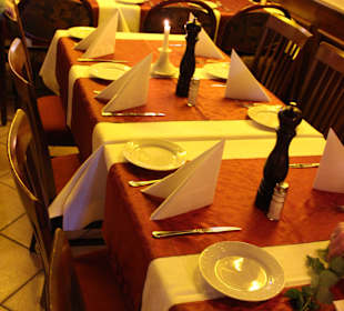 Nette gedeckte Tische