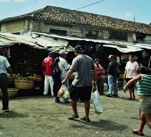 an der Markthalle in Granada