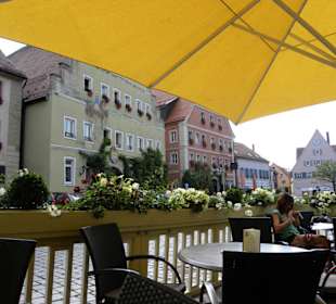 Sonnengeschützt am Marktplatz