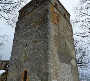 Der mächtige Bergfried der Giechburg