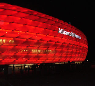 Allianz Arena bei Nacht