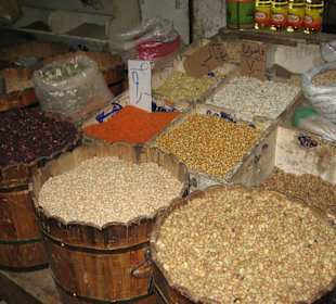 Hülsenfrüchte und Malvenblüten