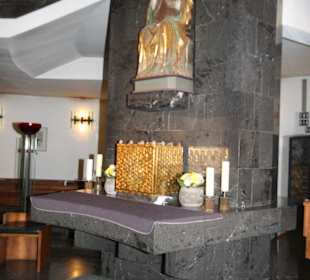 Petrusstatue in der Altarsäule