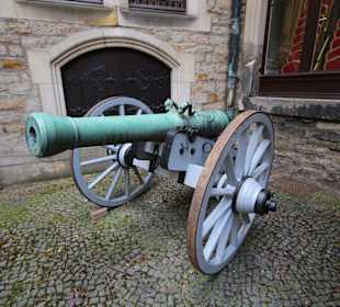 Kanone im Schlossinnenhof