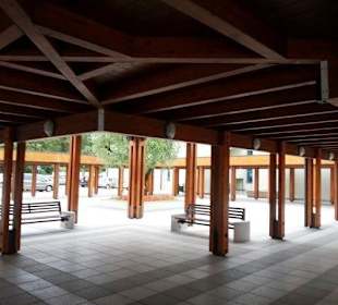 Sitzmöglichkeiten aussen Therme