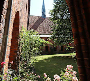 Blick in den Innenhof vom Kreuzgang