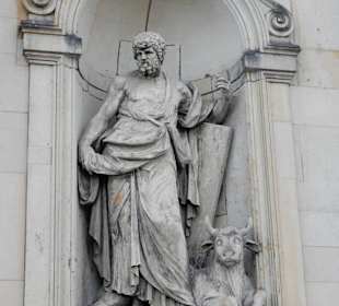 Statue im Aussenbereich