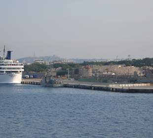Rhodos Stadt vom Schiff aus
