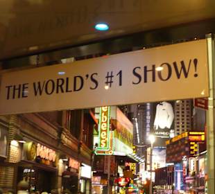 Eingangsbereich am Abend