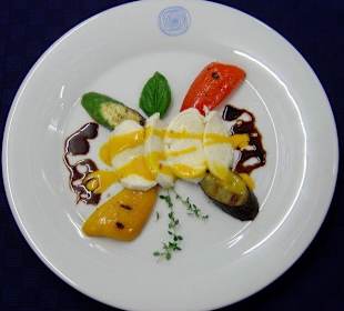 Büffelmozzarella mit pikanter Mangosoße