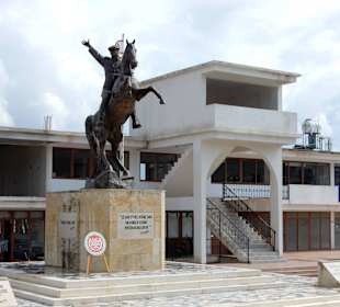 Atatürk Statue