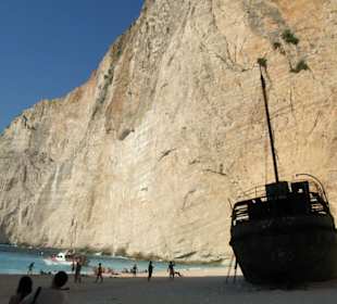 Schiffswrack von unten