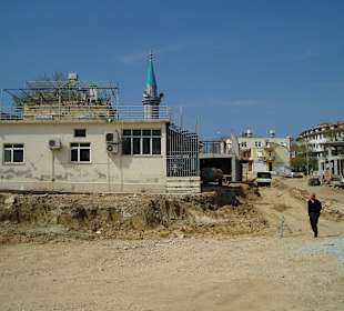 Die Moschee steht noch