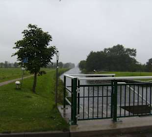 Blick von Schleuse auf Jade-Ems-Kanal