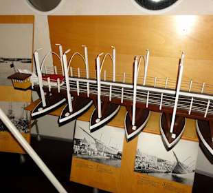 Modell der Queen-Emma-Bridge