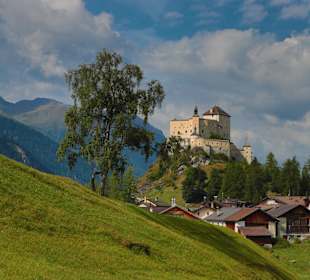 Tarasp mit Schloss