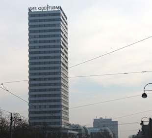 Der Oderturm an der Karl-Marx-Straße