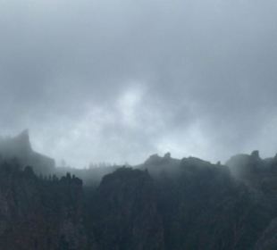 Roque Nublo in Wolken