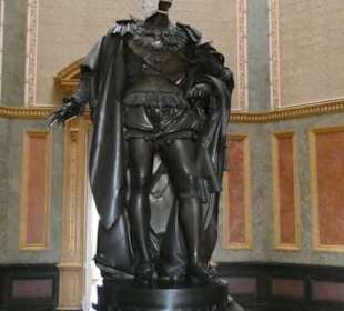Statue Herzog Ernst II., Sept. 2020 mit Mundschutz