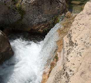 Kleiner Wasserfall in der Cava Grande