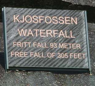 Halt des Zuges am Wasserfall