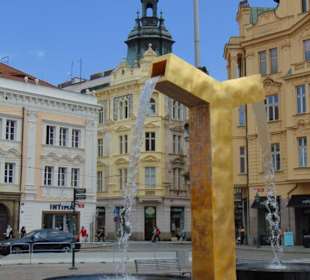 Am Náměstí Republiky - moderner Brunnen
