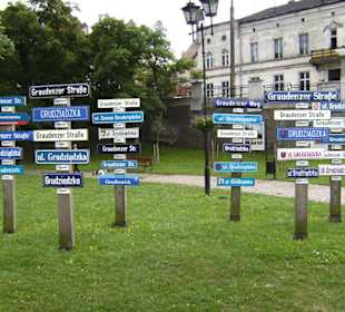 Grudziadz - Straßenschilder am Platz vor Stadttor