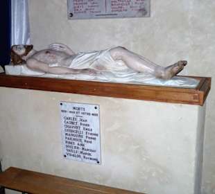 Denkmal für die Kriegstoten im Langschiff