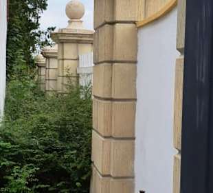 Die Schloss-Mauer