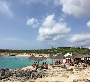 Cala Binibequer, Beach