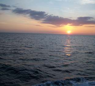 Sonnenuntergang auf hoher See