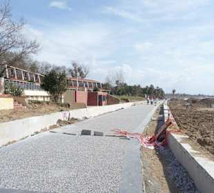 Side Holliday Village