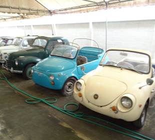 In der Haupthalle des Jesada Fahrzeug Museums