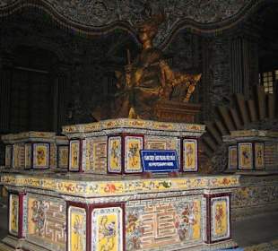 Eine Statur von Khai Dinhs.