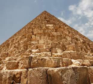 Pyramide - Blick zur Spitze