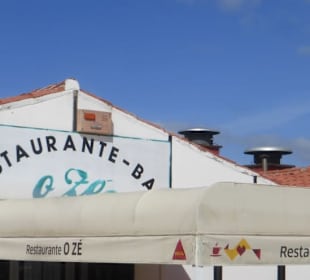 Das Restaurant O Zé an der Praia de Monte Clérigo