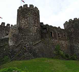 Unter der Burg gibt es einen Weg