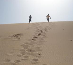 Mit Sand in den Schuhen auf die Düne