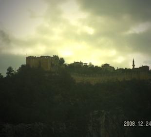 Ansicht der Burg, bei Abenddämmerung