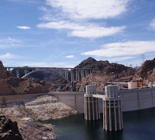 Tama Hoovera i widok na most