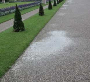 Großes Parterre mit Wasserfontäne
