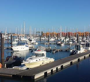 Marina, dahinter das Hotel Tivoli Marina Portimao